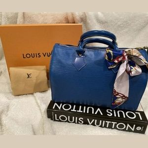 ** SOLD**  Louis Vuitton epi speedy 25